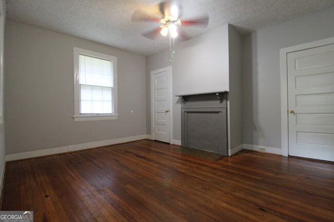 Foto del edificio - 26 Hickory St NE