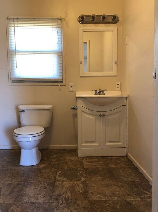 Foto del edificio - Affordable Efficiency Apt in Avondale