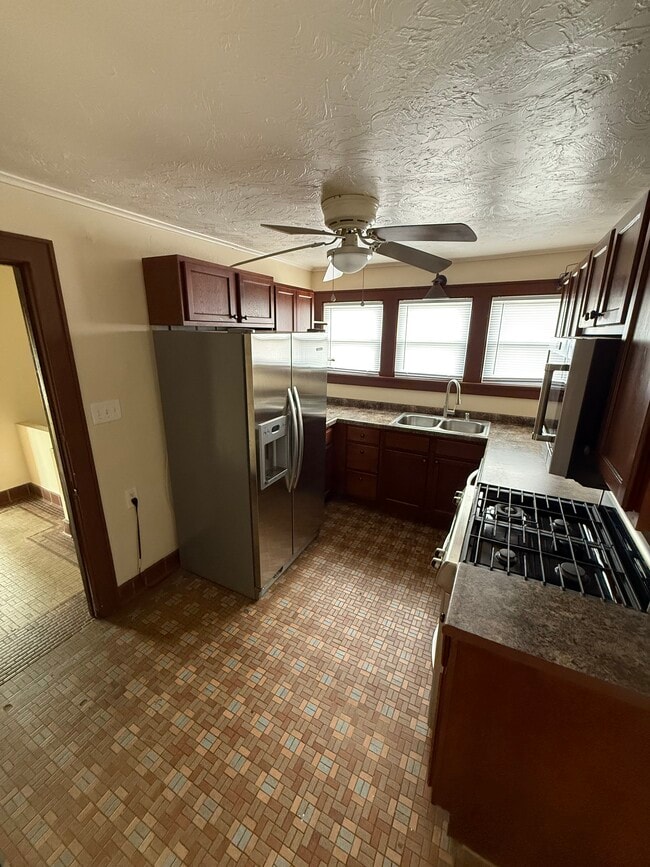 Building Photo - 4607 W Juneau Ave