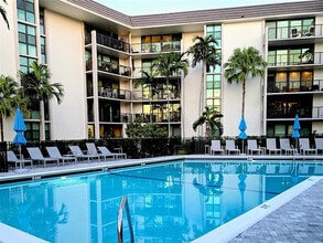 Building Photo - 1301 River Reach Dr