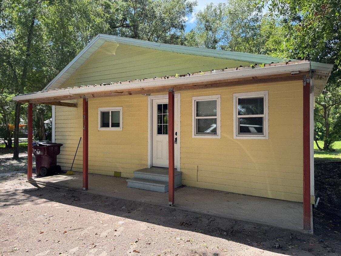 Primary Photo - 2 bedroom 1 bath in Saint Cloud off 192 an...