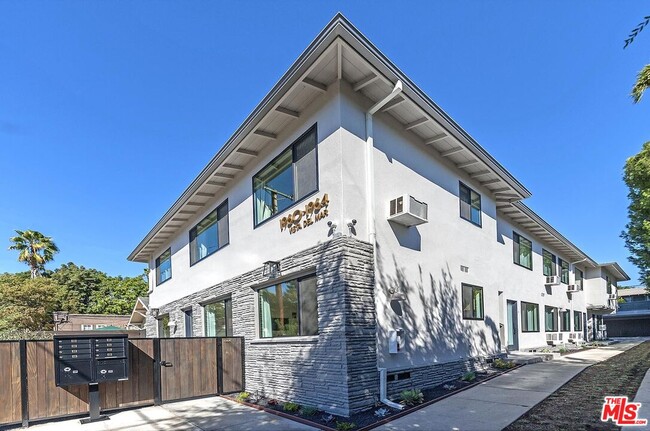 Building Photo - 1964 Vista Del Mar Ave