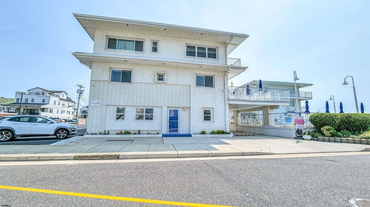 Primary Photo - 5800 Boardwalk-100-100