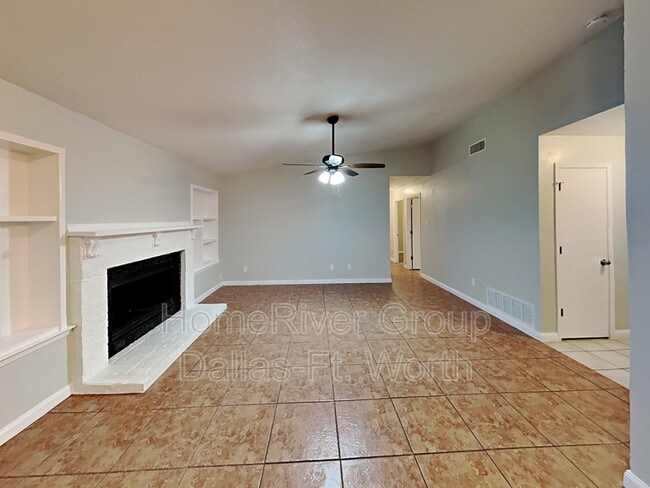 Building Photo - 5921 Sea Breeze Ln