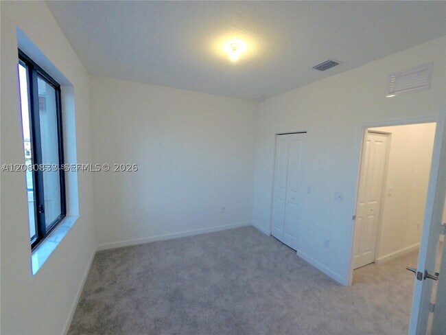Building Photo - 312 NE 208th Terrace