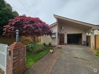 Building Photo - 5060 Meyers Ave