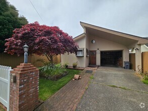 Building Photo - 5060 Meyers Ave