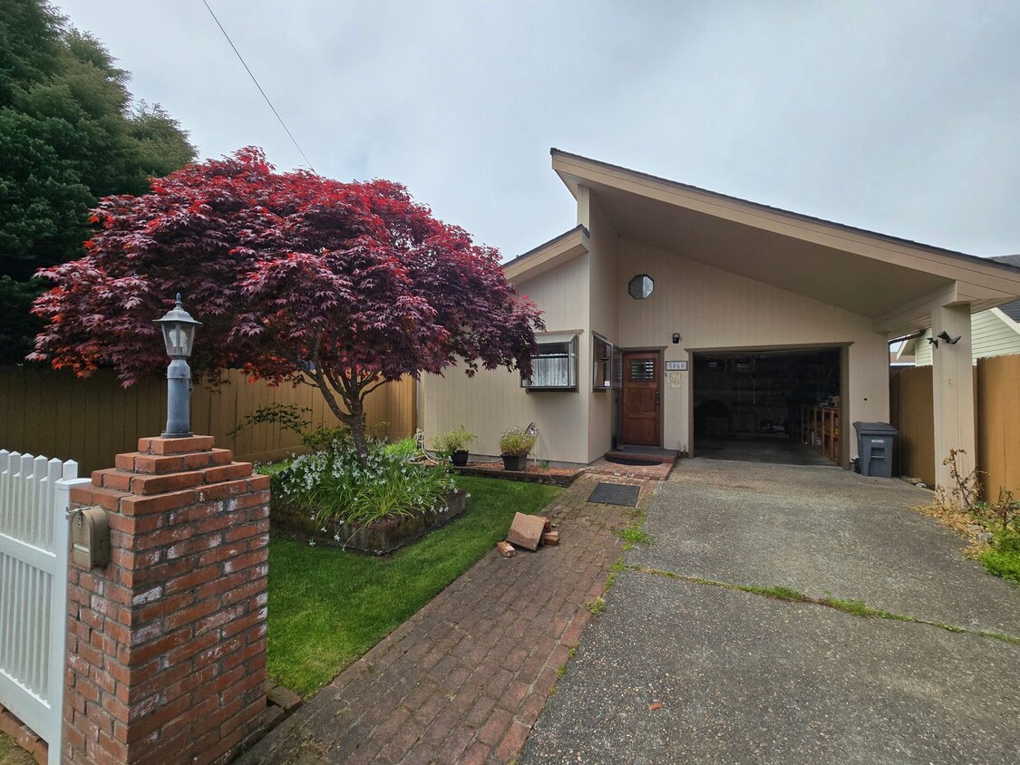 Foto principal - Furnished 1-bedroom Pine Hill home!