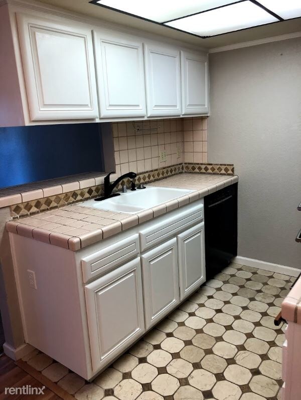Building Photo - 1545 Pyrenees Ave