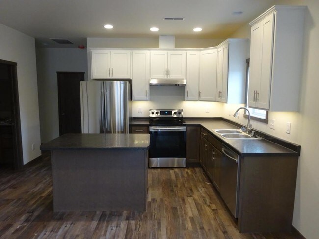 Foto del edificio - 706 McHugh Rd #19