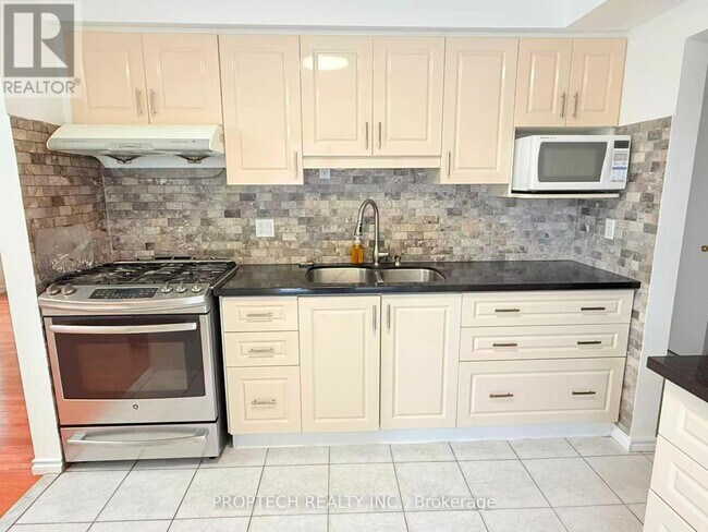 Photo du bâtiment - 49 Carey Crescent