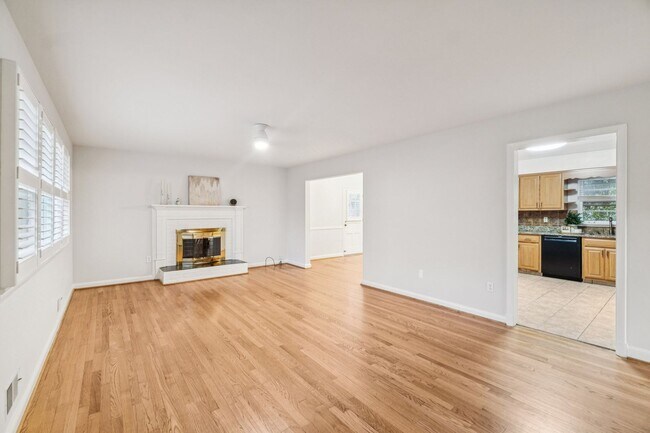 Building Photo - Charming 4BR/2BA Home for Rent in McLean!