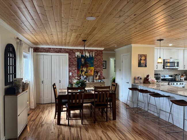 Photo - 913 N Baldwin St House