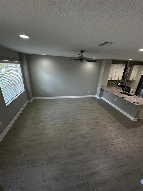 Foto del edificio - 13023 Batten Ln