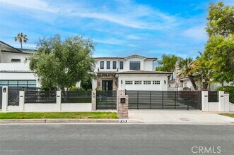 Building Photo - 5017 Hesperia Ave