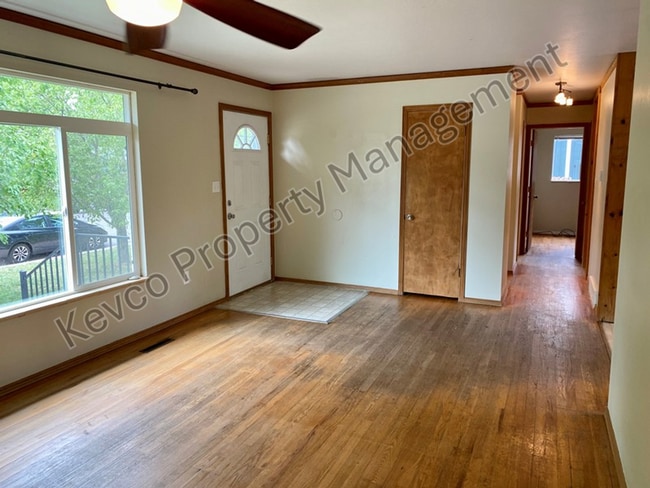Building Photo - 1400 Hillcrest Dr
