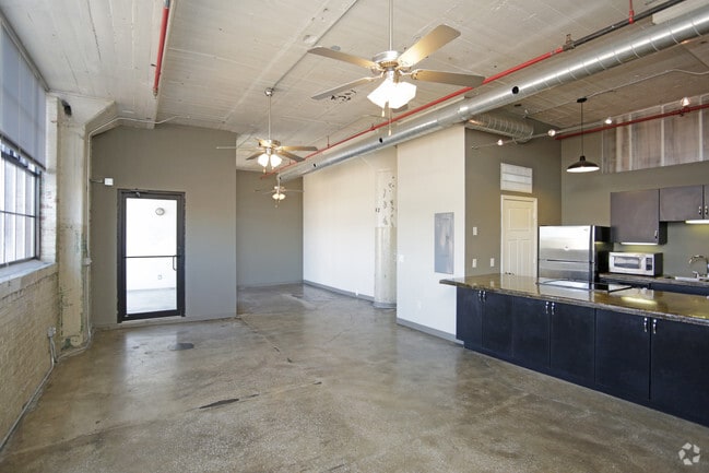2BR, 2BA - 317_1460 SF - Mitchell Park Plaza Apartment