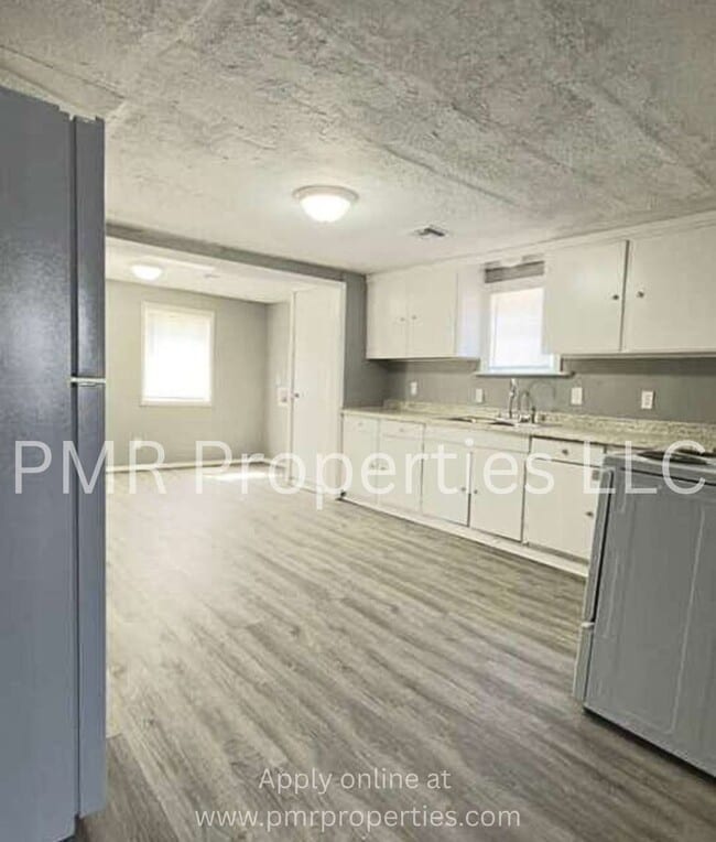 Building Photo - 2 Bedroom/ 1 Bathroom House