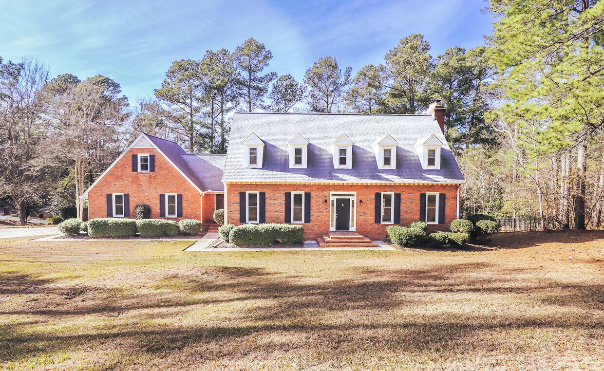 Primary Photo - 809 Houndslake Dr