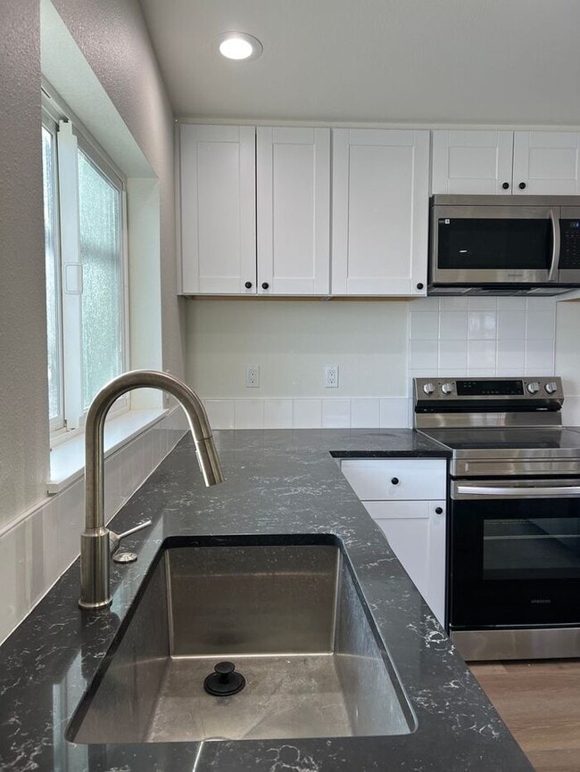 Building Photo - Professional Photos Coming Soon!