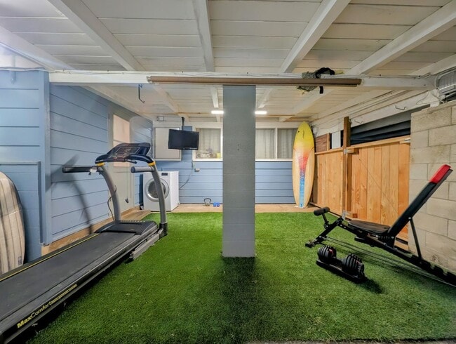 Building Photo - Country living in the City - Huge bonus ro...