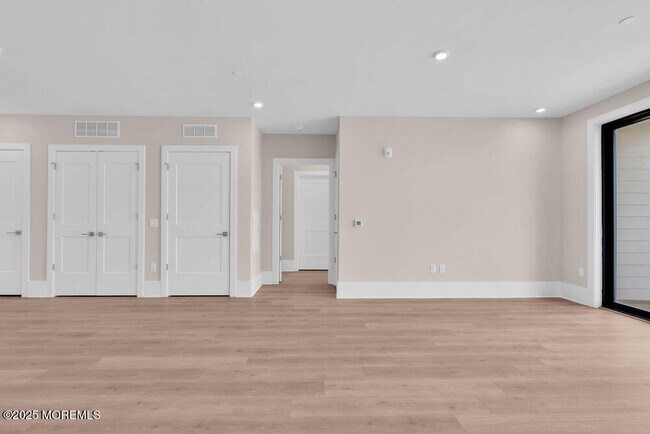 Building Photo - 218 3rd Ave