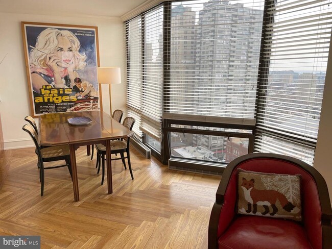 Building Photo - 2018 Walnut St