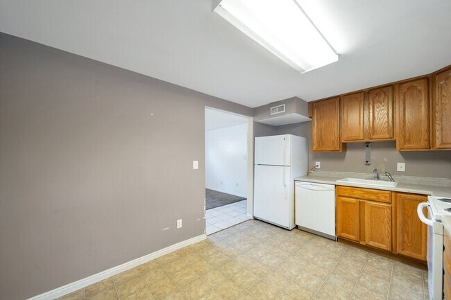 Building Photo - 4764 Meadow Wood Way
