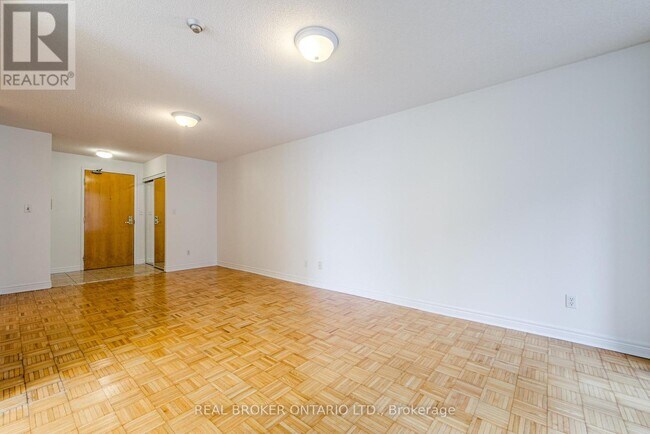 Photo du bâtiment - 43 Eglinton Ave E