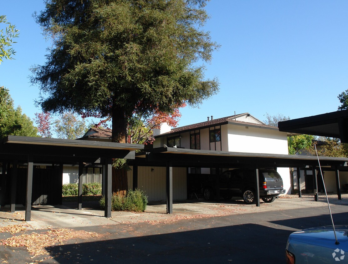 Building Photo - 1954 Desert Cir