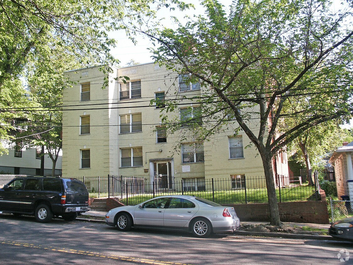 Building Photo - 22 Atlantic St SE