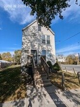Building Photo - 2000 W 70th Pl