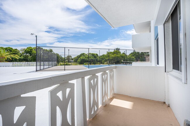 Foto del edificio - Welcome to Bayshore Bath & Tennis Club on ...