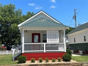 Building Photo - 19 Myrtle Dr