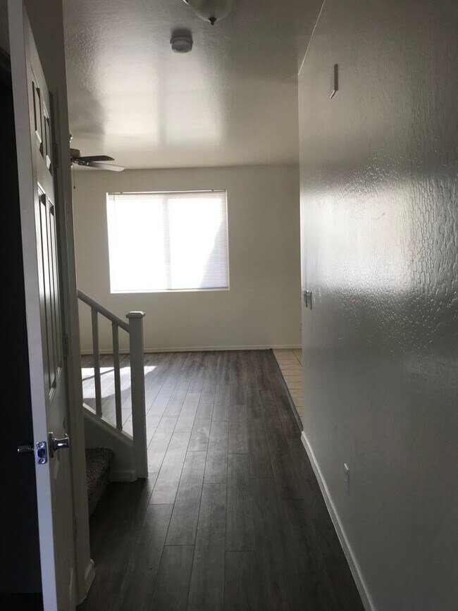 Foto del edificio - 1 month free rent if rented before Christmas! Spacious 3br Home in Cortessa $1,899.00