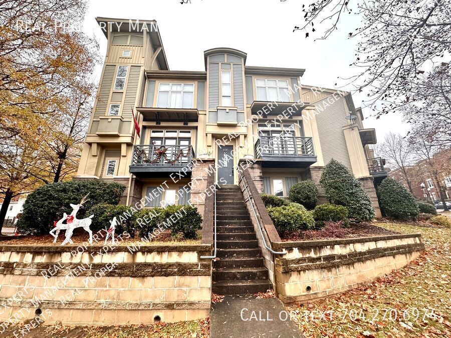 Foto principal - Charming 2BR/2BA Condo in Charlotte!