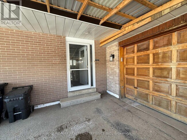 Building Photo - 3 Mosswood Ln