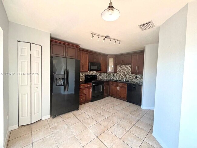 Foto del edificio - 16276 SW 75th St