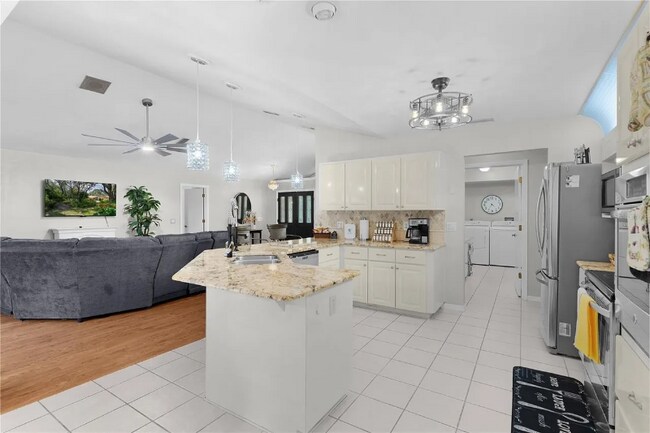 Foto del edificio - 2745 W Elm Blossom St