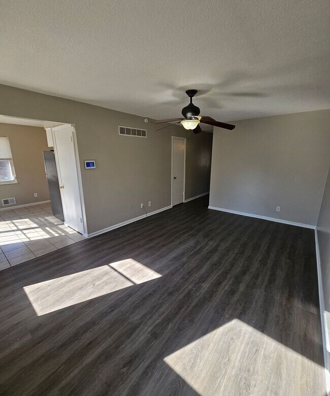 Building Photo - 1029/1031 SW Kingscross Road