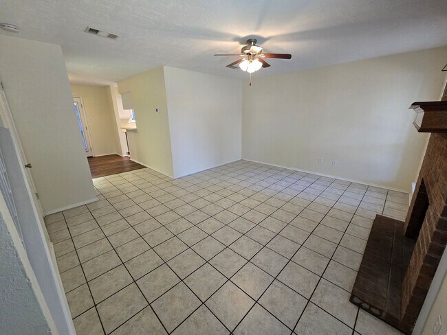 Building Photo - College Station -2 bedroom/ 2.5 bath - 2 story condo -Complex has a Pool.