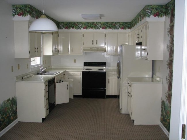 Building Photo - 3301 Overbrook Dr A