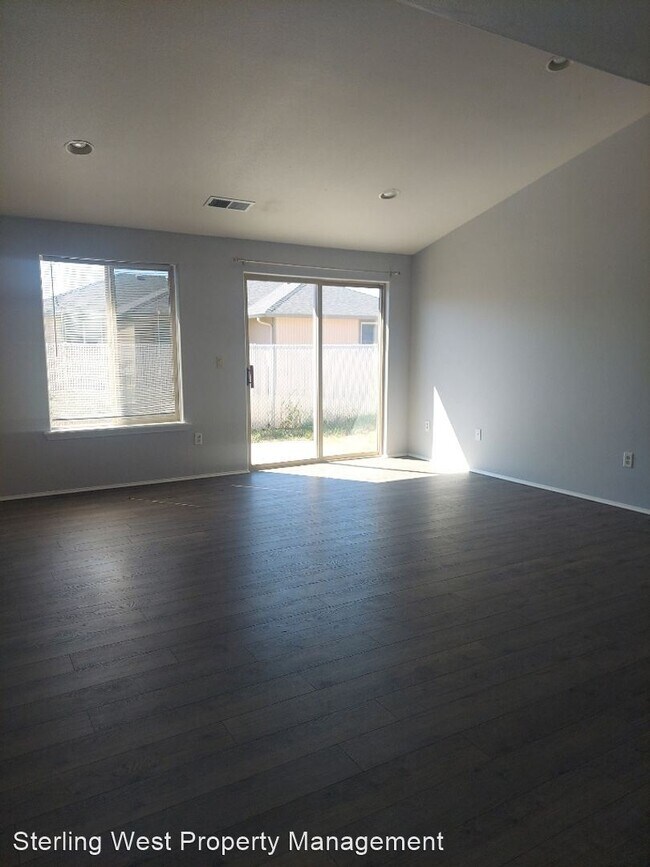 Foto del edificio - 3 br, 2 bath House - 365 Bradley Way