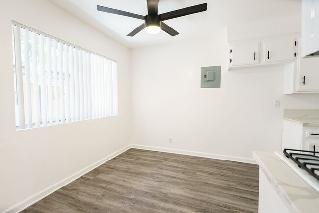 Interior Photo - 18404 Vincennes Street