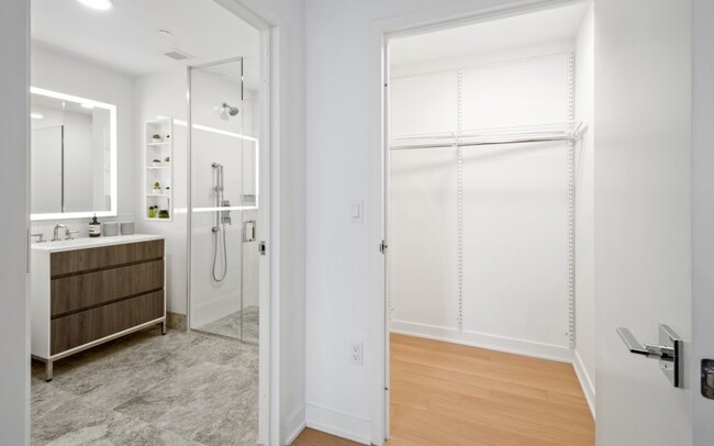 Building Photo - TRUE 3 CORNER UNIT W/D IN UNIT A MUST SEE