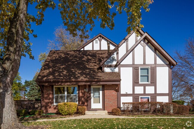 Entrada - Highpoint In Green Trails