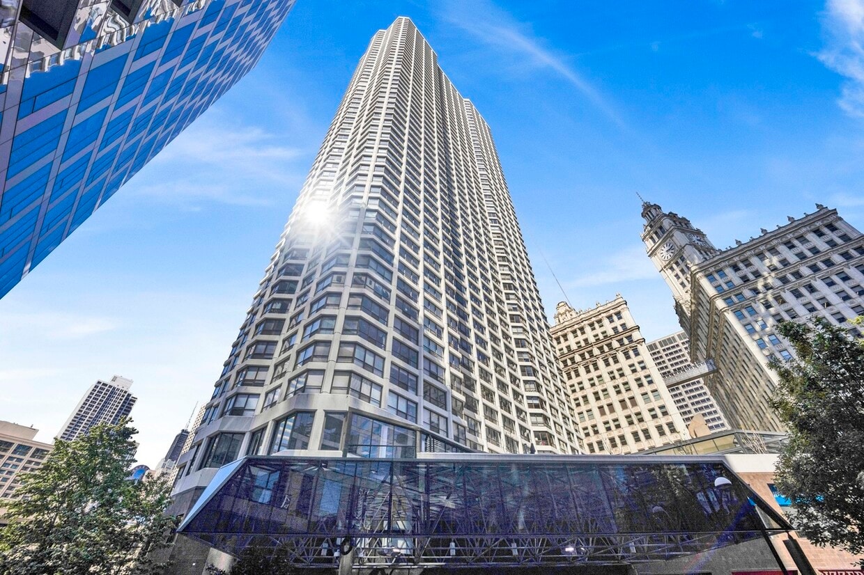 Photo - 405 N Wabash Ave (Chicago, IL)