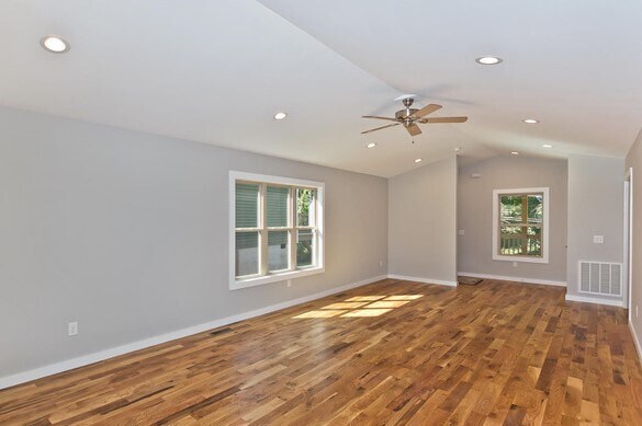 Foto del edificio - Newer Construction Close to Downtown Ashev...