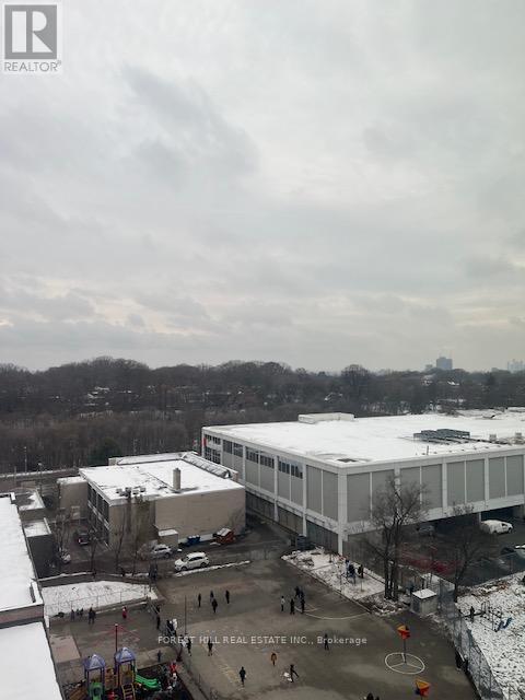 Building Photo - 310 Tweedsmuir Ave