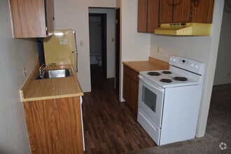Building Photo - 400 S Saliman Rd